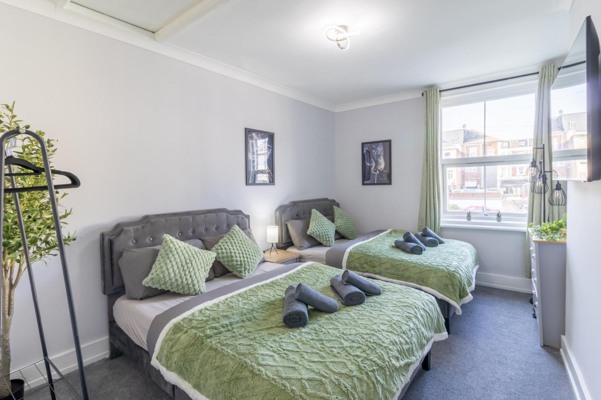 Open Mind Property - Apartment With 2 Double Beds Portsmouth Exterior photo